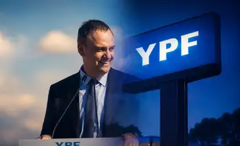 Manuel Adorni oficializó su renuncia al directorio de YPF y completó su salida del gobierno