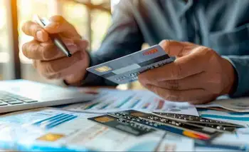 Alarma en el sistema financiero: la mora de las familias se multiplicó por cinco en un año y medio y ya expulsó a casi 7 millones de personas del crédito