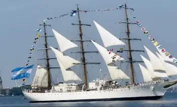 Nueva York: la Fragata Libertad participó del desfile por los 250 años de Estados Unidos
