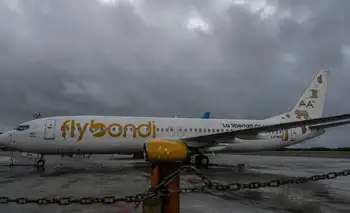 La low cost que no vuela ni paga: la Justicia embargó a Flybondi por casi $1.500 millones 