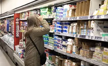 Crisis en el consumo: la venta en supermercados y mayoristas cayeron un 3.1%
