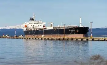 "Inadmisible": el gobierno de Tierra del Fuego denuncia el amarre de un buque petrolero británico en el Puerto de Ushuaia