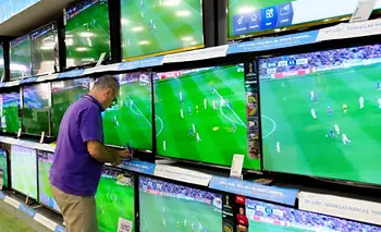 La venta de televisores por el Mundial 2026 cayó a un piso histórico y desmintió el argumento de Milei sobre la morosidad
