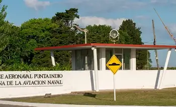 El Gobierno de Milei cerrará la Base Aeronaval de Punta Indio y la Armada alerta por un "golpe letal" a la defensa nacional