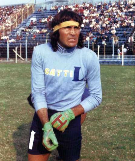 Boca le rinde homenaje a Hugo Gatti con una estatua en La Bombonera