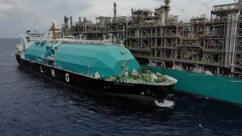 "Trabajen para que la Argentina no pierda la inversión de Petronas"