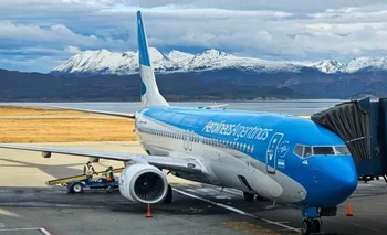 Aerolíneas Argentinas: Milei firmará un decreto para declararla "sujeta a privatización"