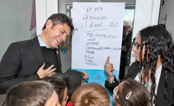 Axel Kicillof lanzó el programa Salud Escolar en una primaria de La Plata