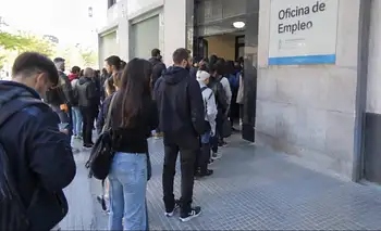 El desempleo trepó al 7,9%, el peor registro desde 2021, y la informalidad aumentó un punto