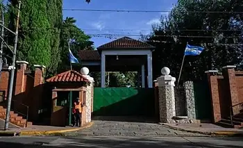 Olivos: lo militarizan y despiden a todo el personal civil