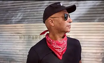 Tom Morello lanzó un feroz manifiesto político en su nuevo disco junto a Serj Tankian de SOAD, Kneecap y más