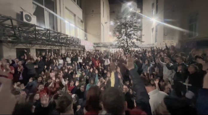 Estudiantes de Filosofia y Letras y de Psicologia tomaron sus facultades por el veto de Milei