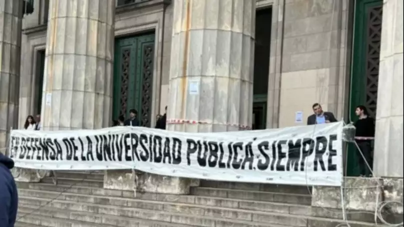 UBA: Vigilia estudiantil y de docentes universitarios contra el veto de Javier Milei