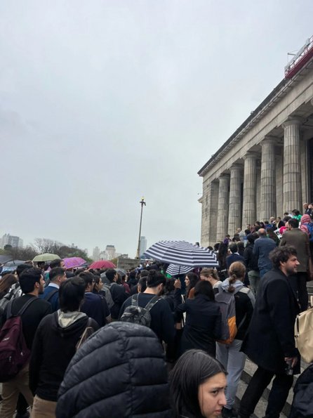 UBA: Vigilia estudiantil y de docentes universitarios contra el veto de Javier Milei UBA: Vigilia estudiantil y de docentes universitarios contra el veto de Javier Milei