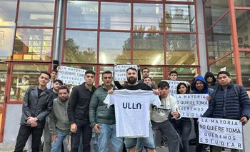 Grave: un grupo de libertarios se infiltró en una asamblea universitaria y arrojó gas pimienta