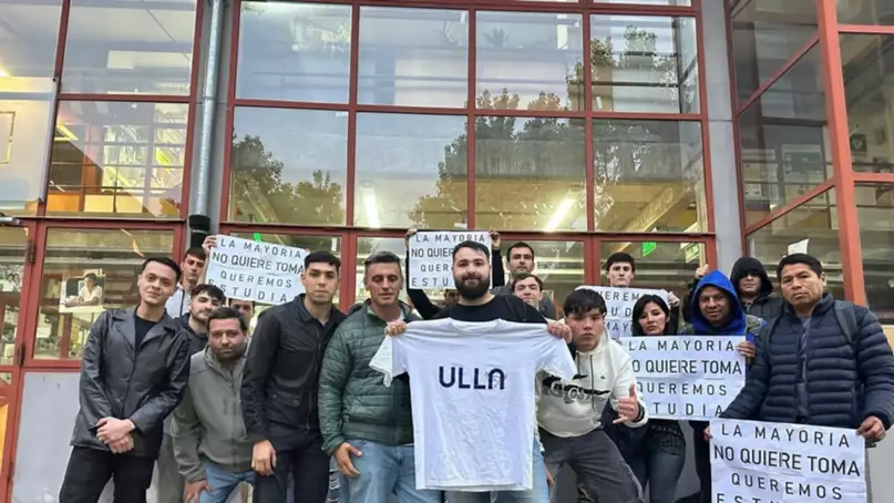 Grave: un grupo de libertarios se infiltró en una asamblea universitaria y arrojó gas pimienta