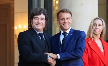 Milei se reunió con Macron y volvió a defender el ajuste: pocas certezas y mucho discurso desde París