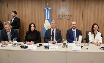 El oficialismo dio dictamen para restituir los límites a la venta de tierras a extranjeros y blindar el polémico DNU 70/23
