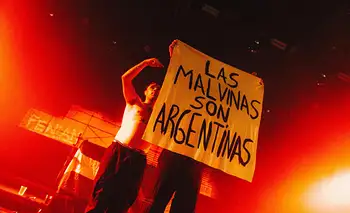 Kneecap en Argentina: furgón de pogo, bandera de Palestina y el gesto con Malvinas