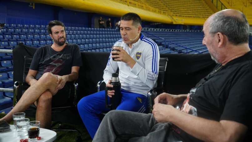 La emoción de Riquelme en una entrevista con Azzaro y Ducatenzeiler 