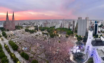 La capital bonaerense celebra a pleno su aniversario 