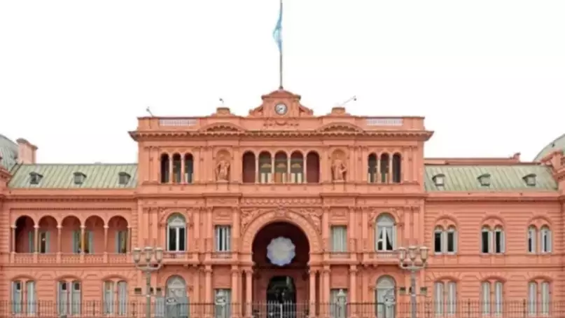 El Gobierno oficializó la suspensión de la pauta oficial por un año
