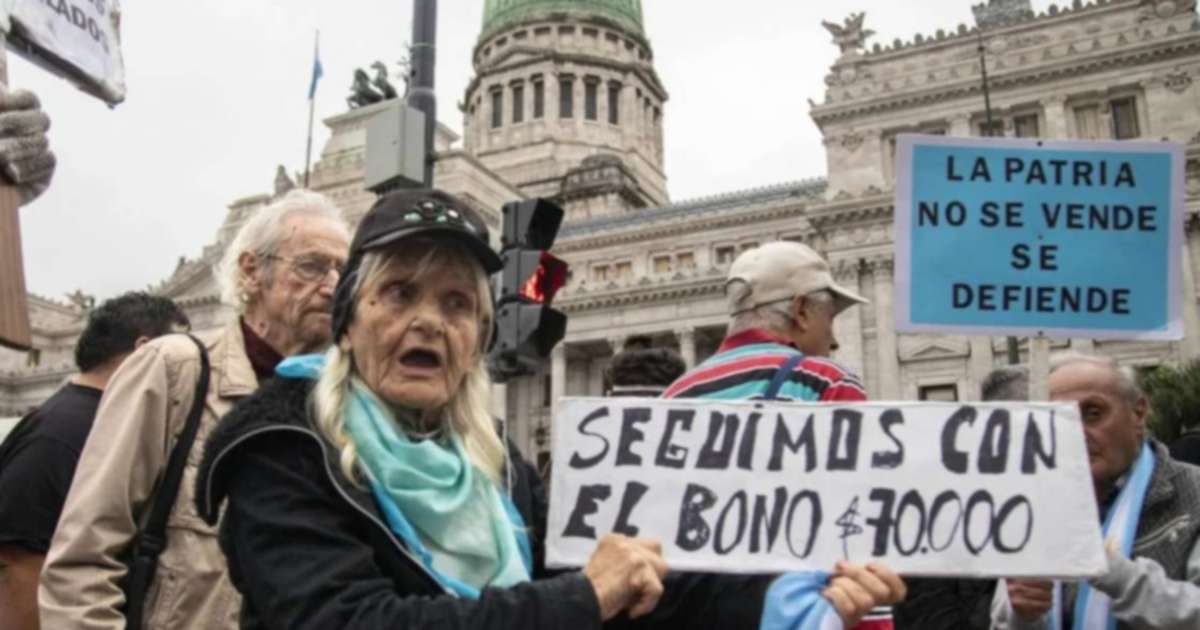 El bono para jubilados en diciembre será nuevamente de $70.000, pese a ...