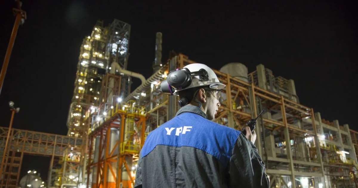 YPF presentó su nueva sala de control en tiempo real y potencia la ...